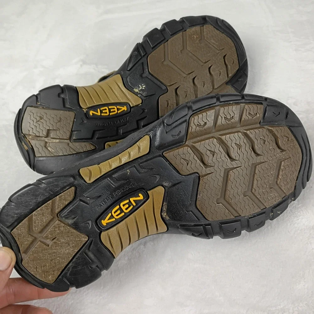 KEEN Hiking Newport H2 Sandals Mens 9 Tan  Leather Bungee Gorpcore Outdoor Shoes